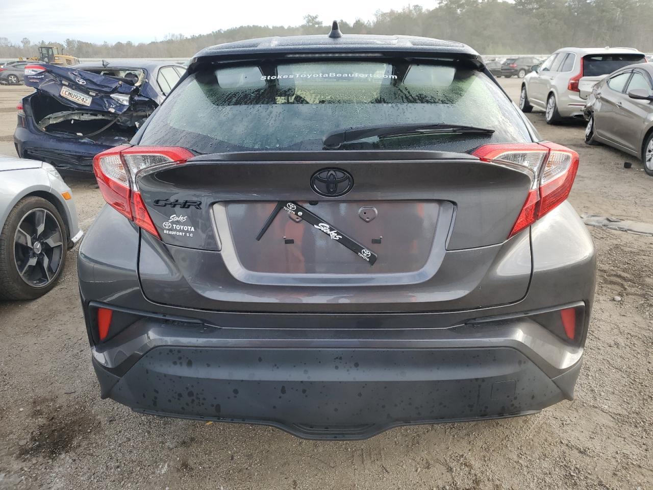 2022 TOYOTA C-HR XLE - Image 6