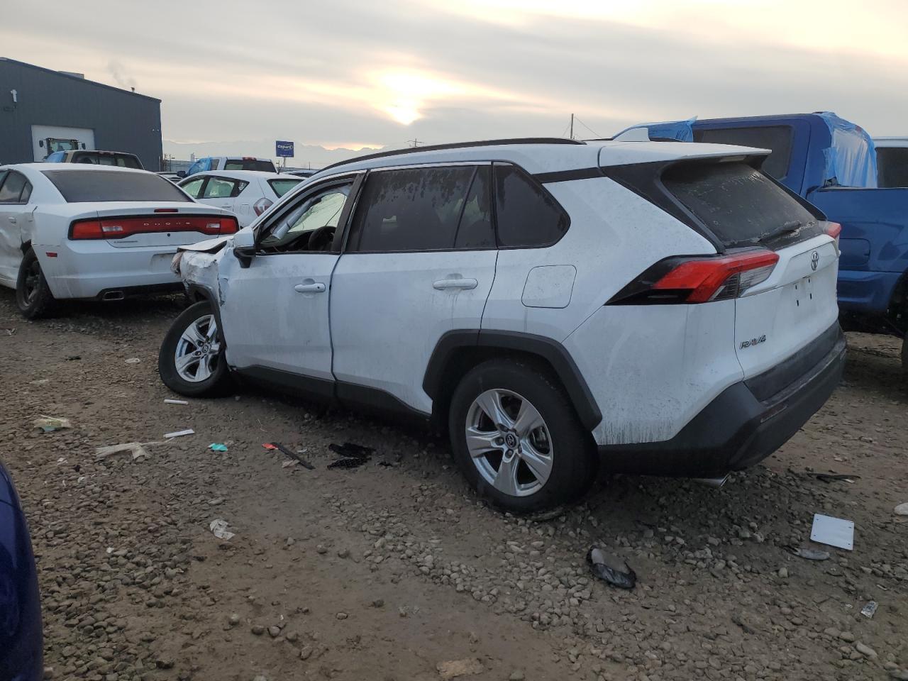2020 TOYOTA RAV4 XLE - Фото 2