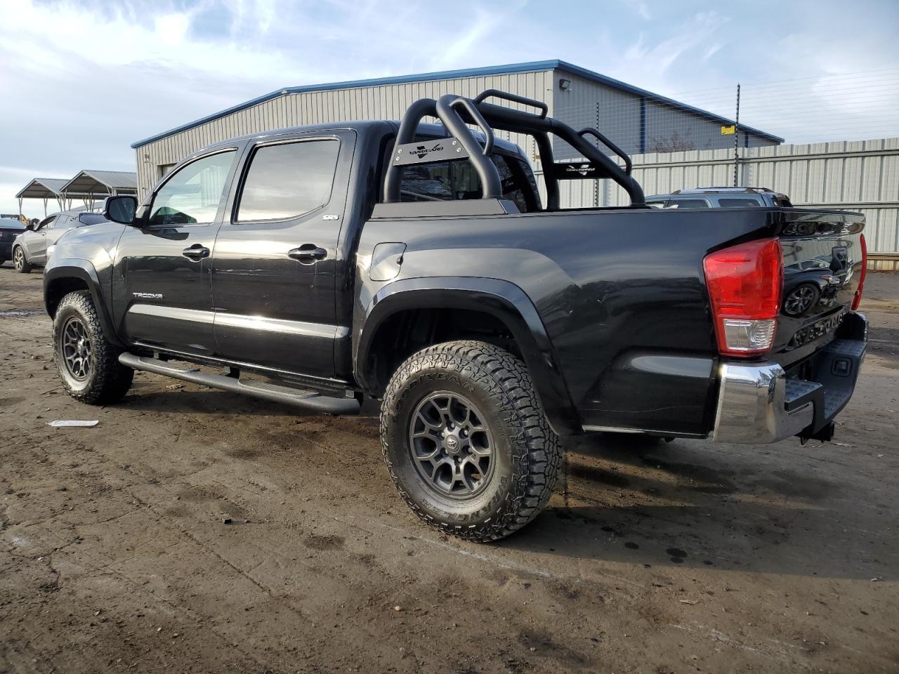 2017 TOYOTA TACOMA DOU - Фото 2