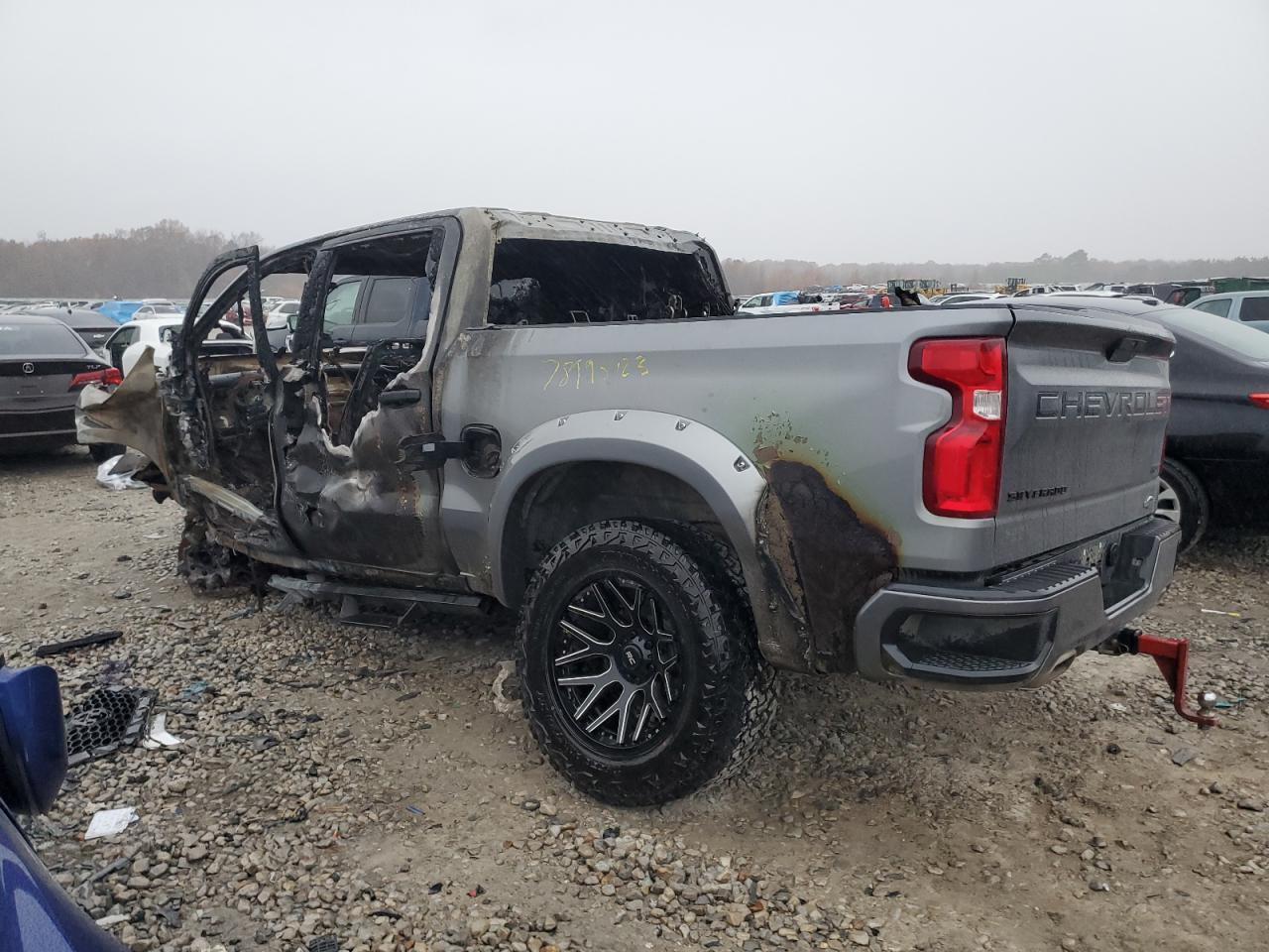 2021 CHEVROLET SILVERADO - Image 2