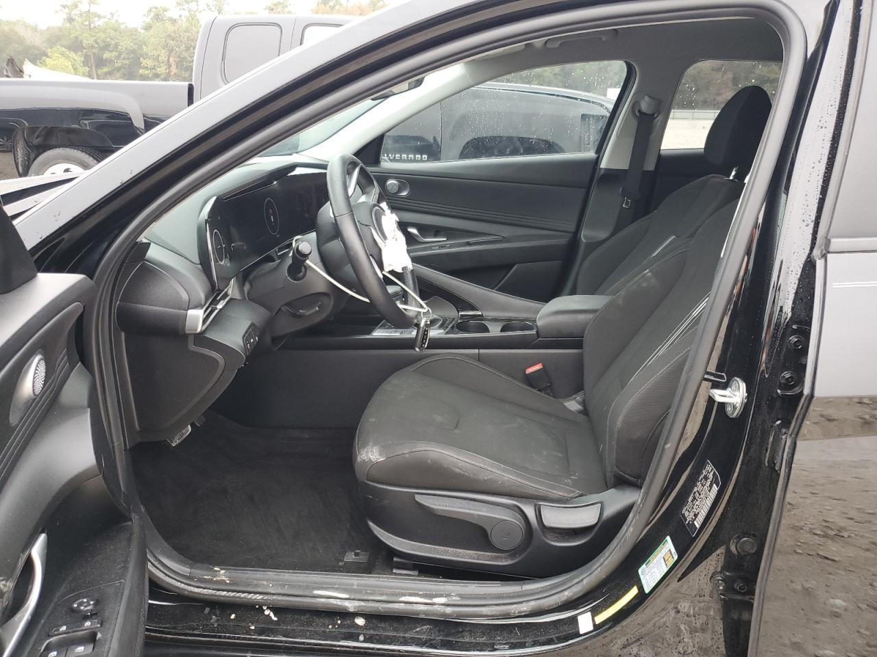 2023 HYUNDAI ELANTRA SE - Фото 7