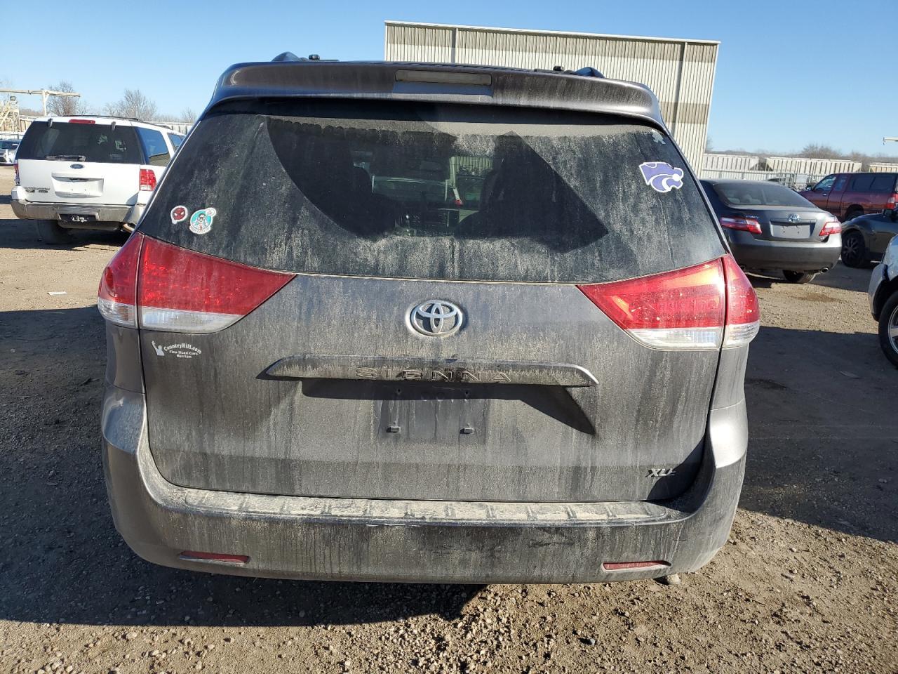 2011 TOYOTA SIENNA XLE - Фото 6