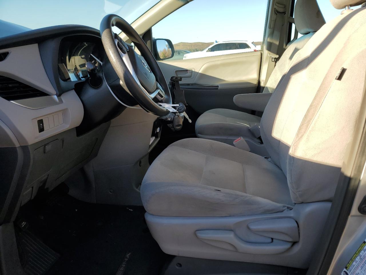 2015 TOYOTA SIENNA - Фото 7