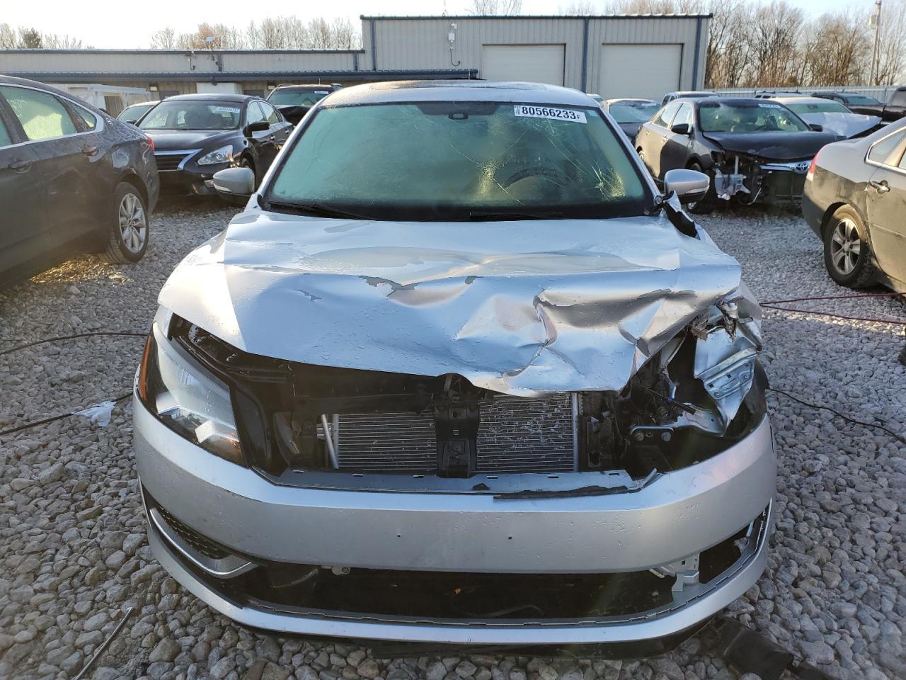 2013 VOLKSWAGEN PASSAT SE - Image 5