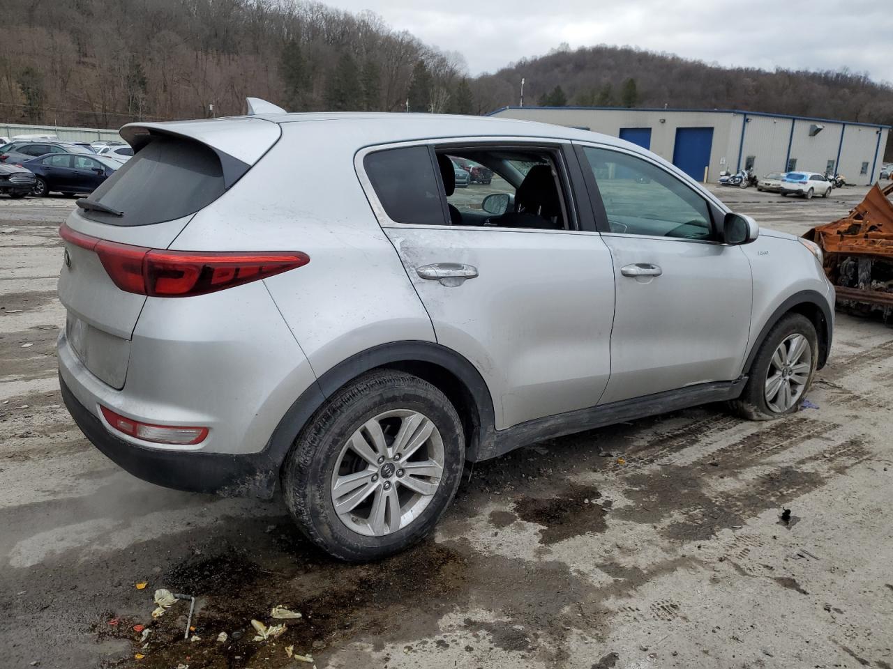 2017 KIA SPORTAGE L - Image 3