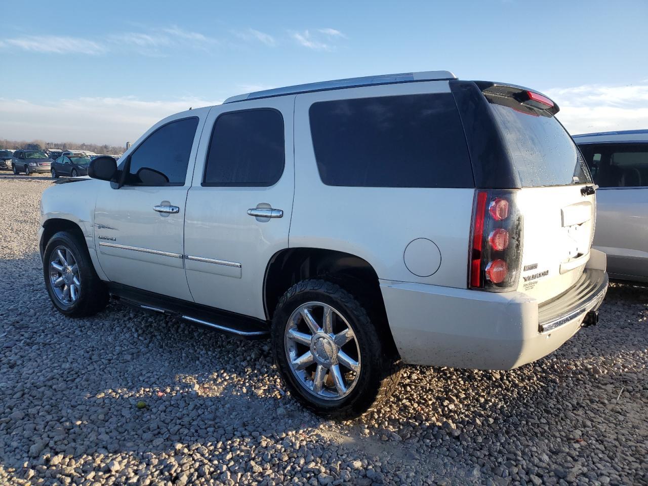 2012 GMC YUKON DENA - Image 2
