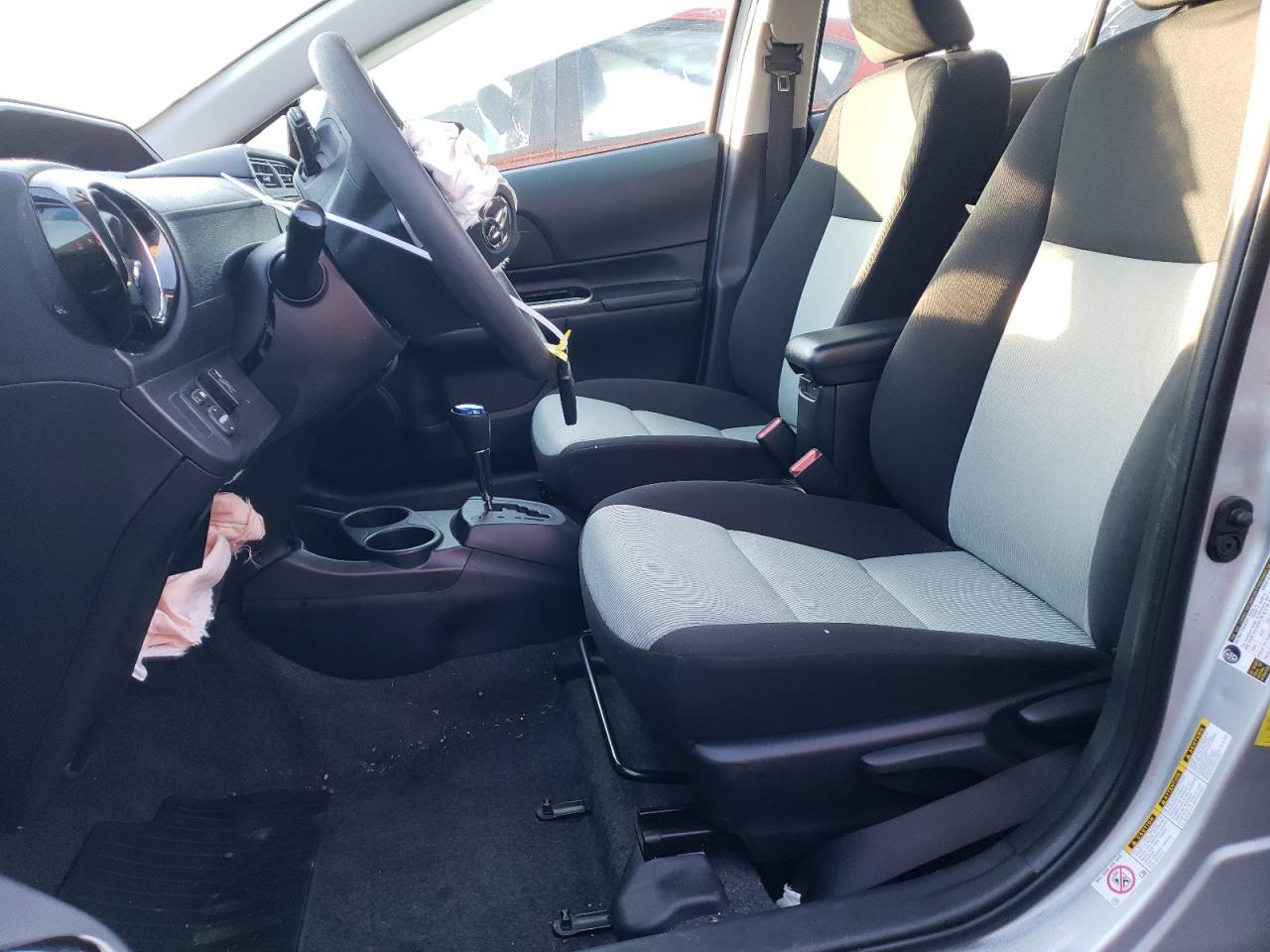2015 TOYOTA PRIUS C - Image 7