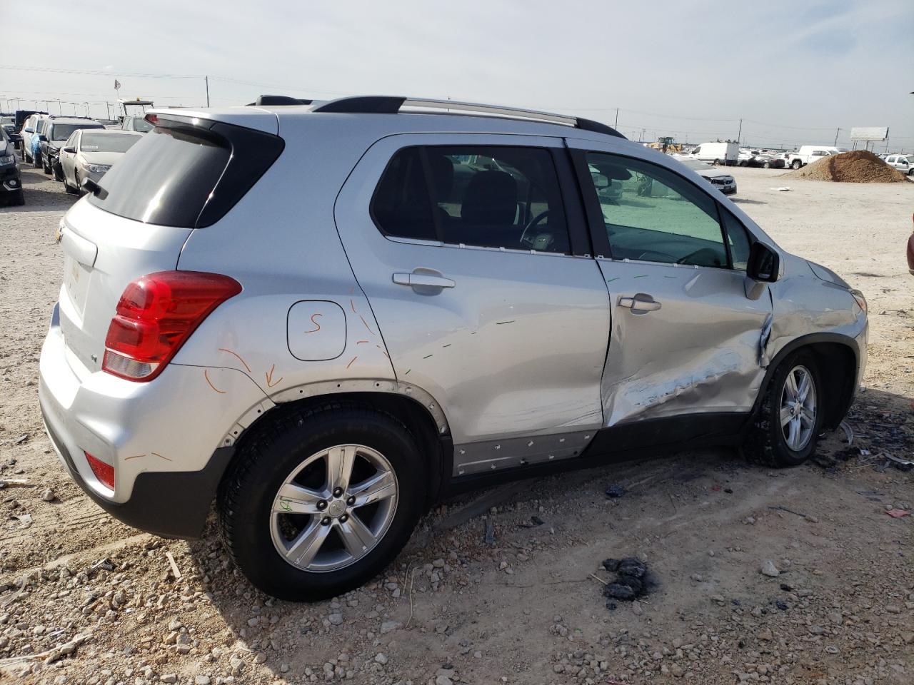 2018 CHEVROLET TRAX 1LT - Image 3