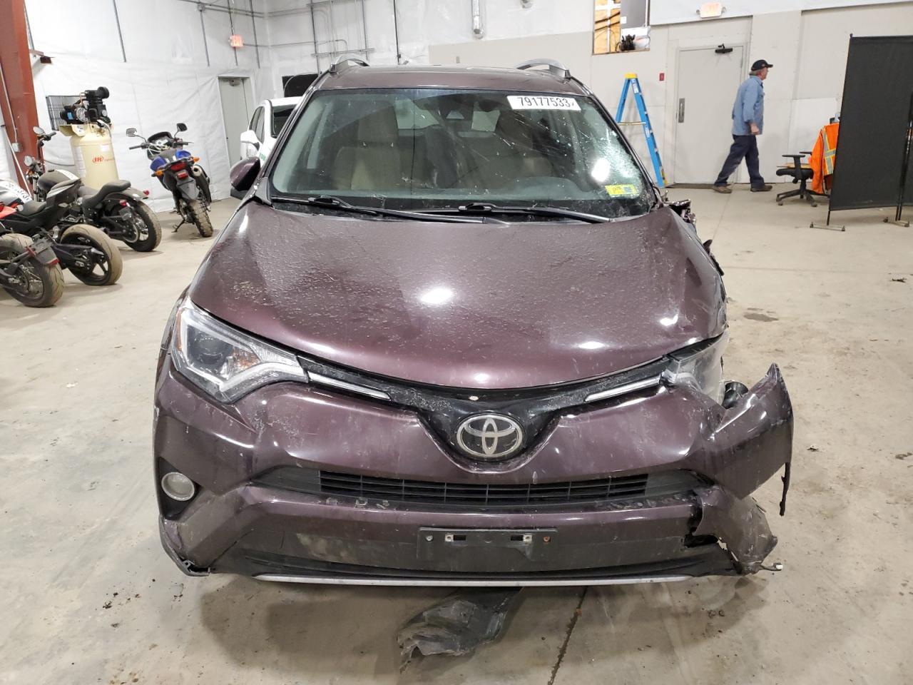 2017 TOYOTA RAV4 XLE - Фото 5