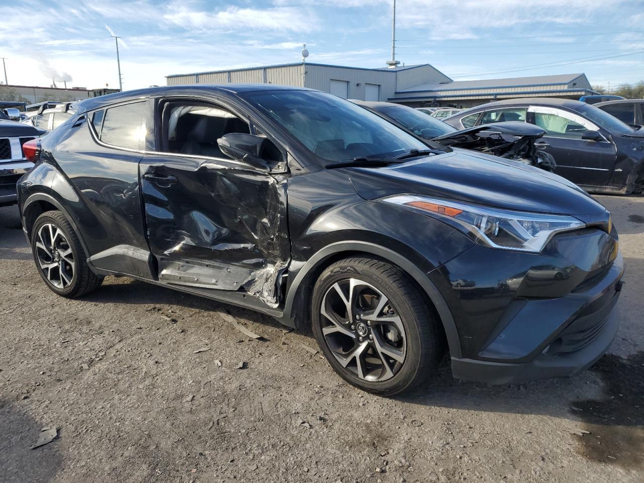 2019 TOYOTA C-HR XLE - Фото 4