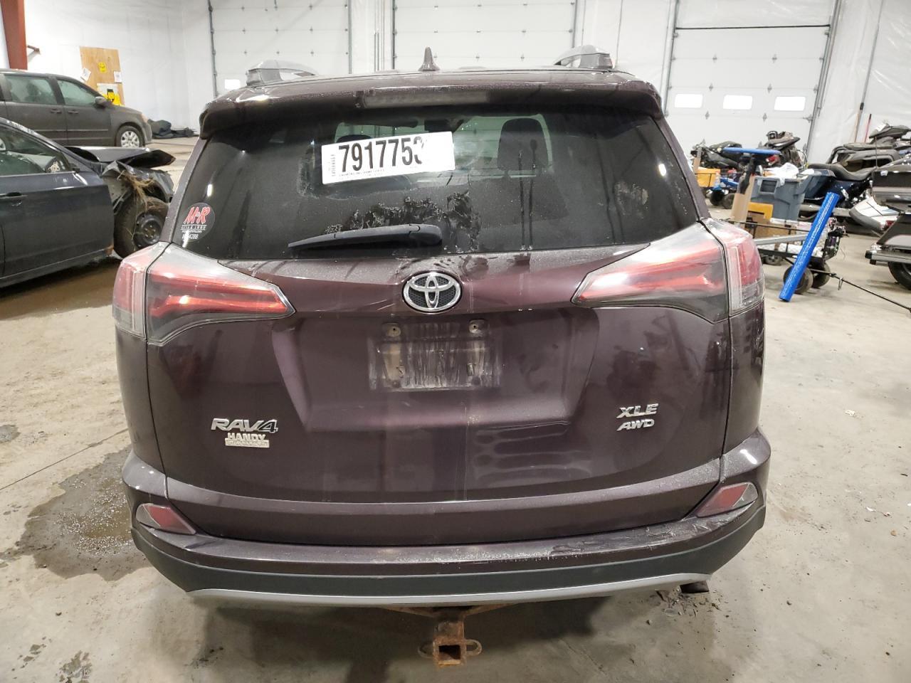 2017 TOYOTA RAV4 XLE - Фото 6