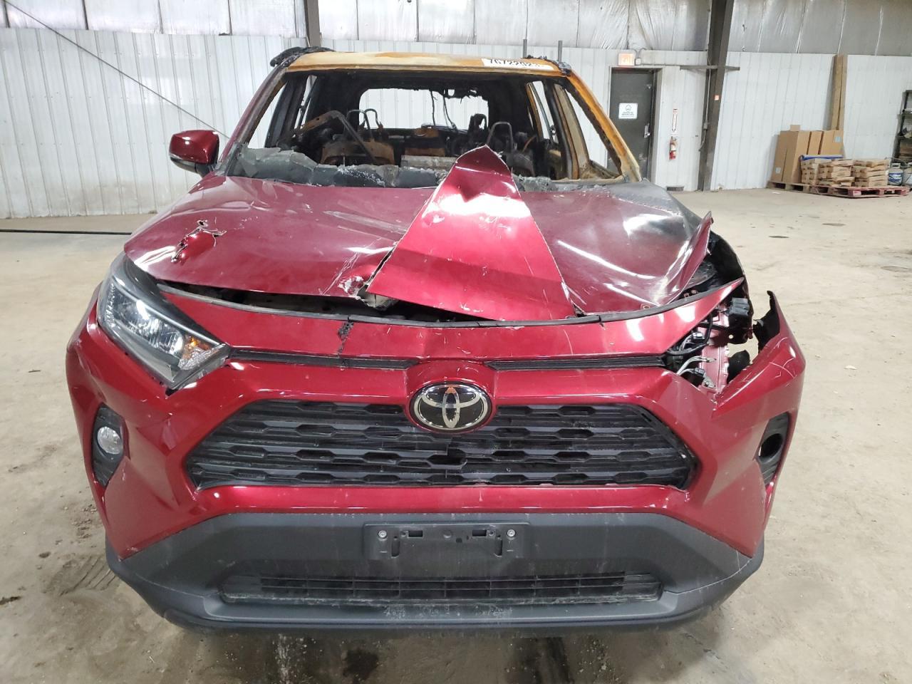 2019 TOYOTA RAV4 XLE P - Фото 5