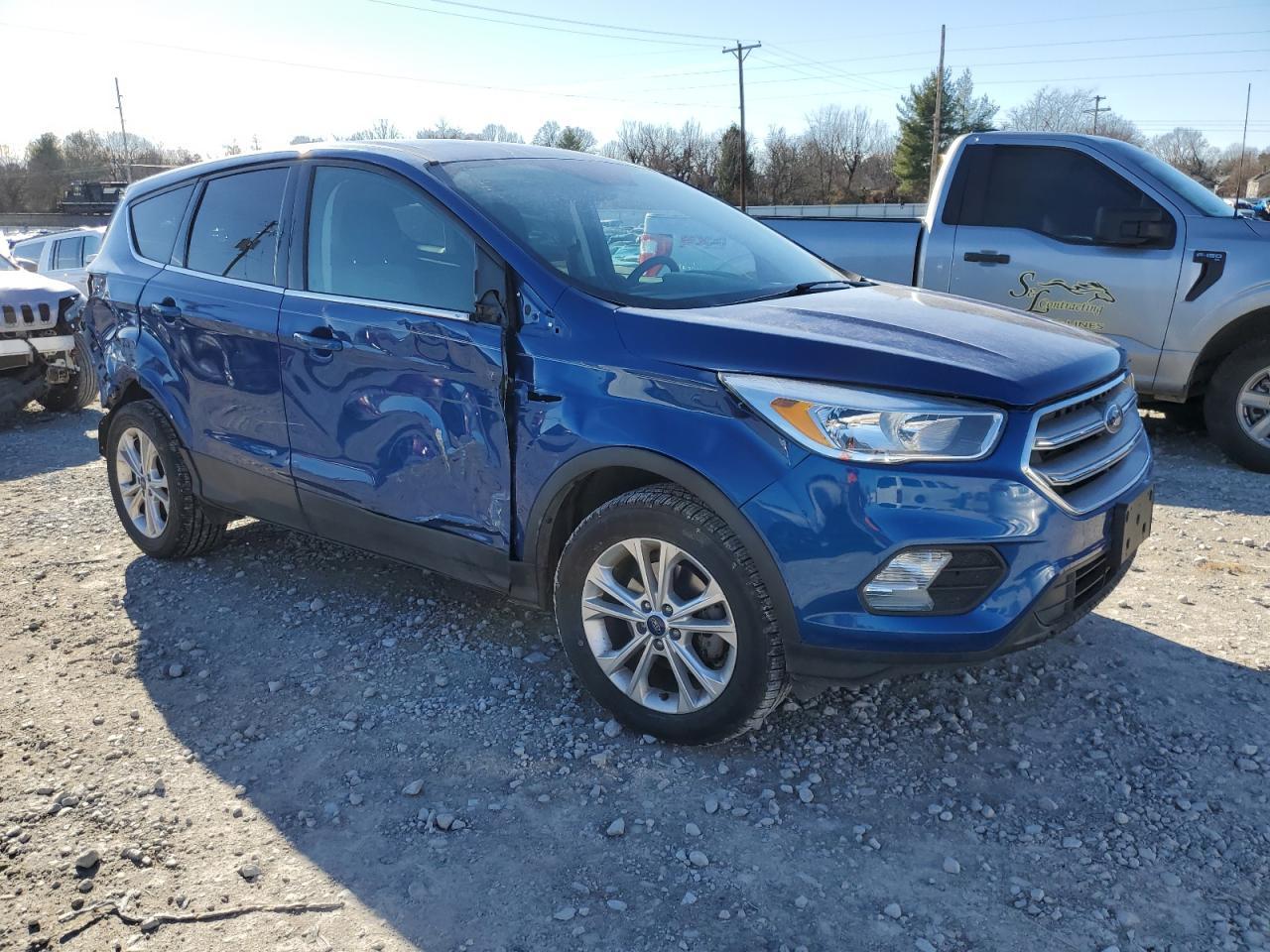 2017 FORD ESCAPE SE - Image 4