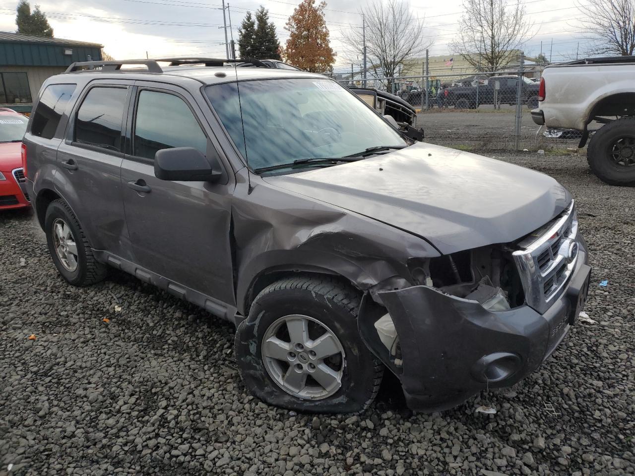 2010 FORD ESCAPE XLT - Image 4