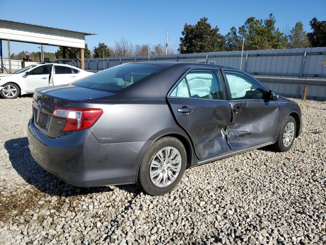 2014 TOYOTA CAMRY L - Image 3