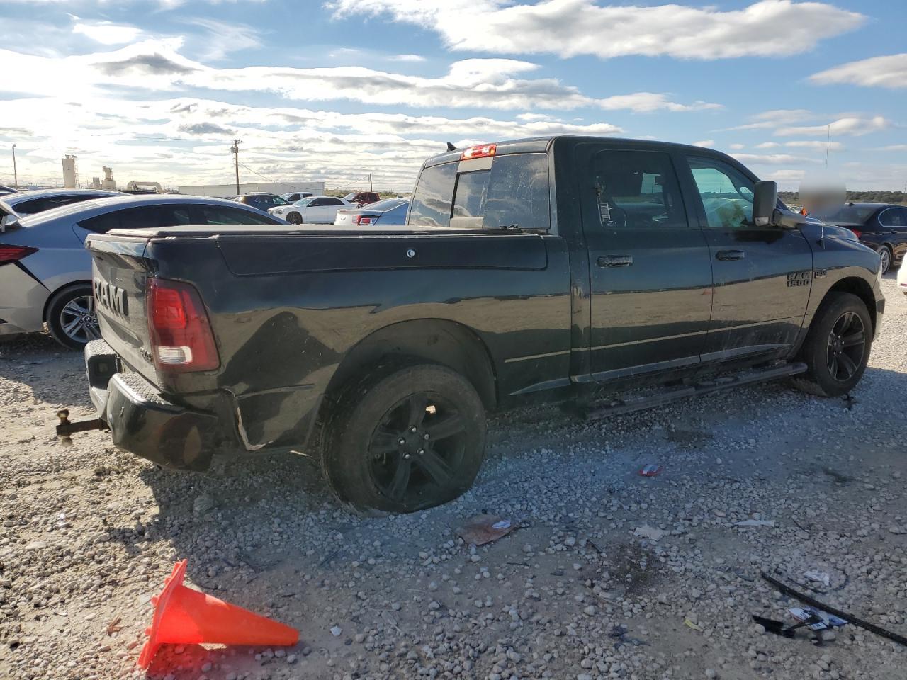 2017 RAM 1500 SPORT - Фото 3