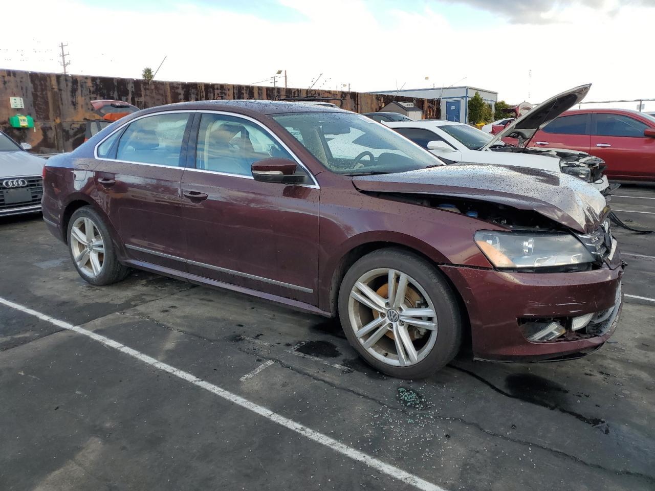 2014 VOLKSWAGEN PASSAT SEL - Фото 4