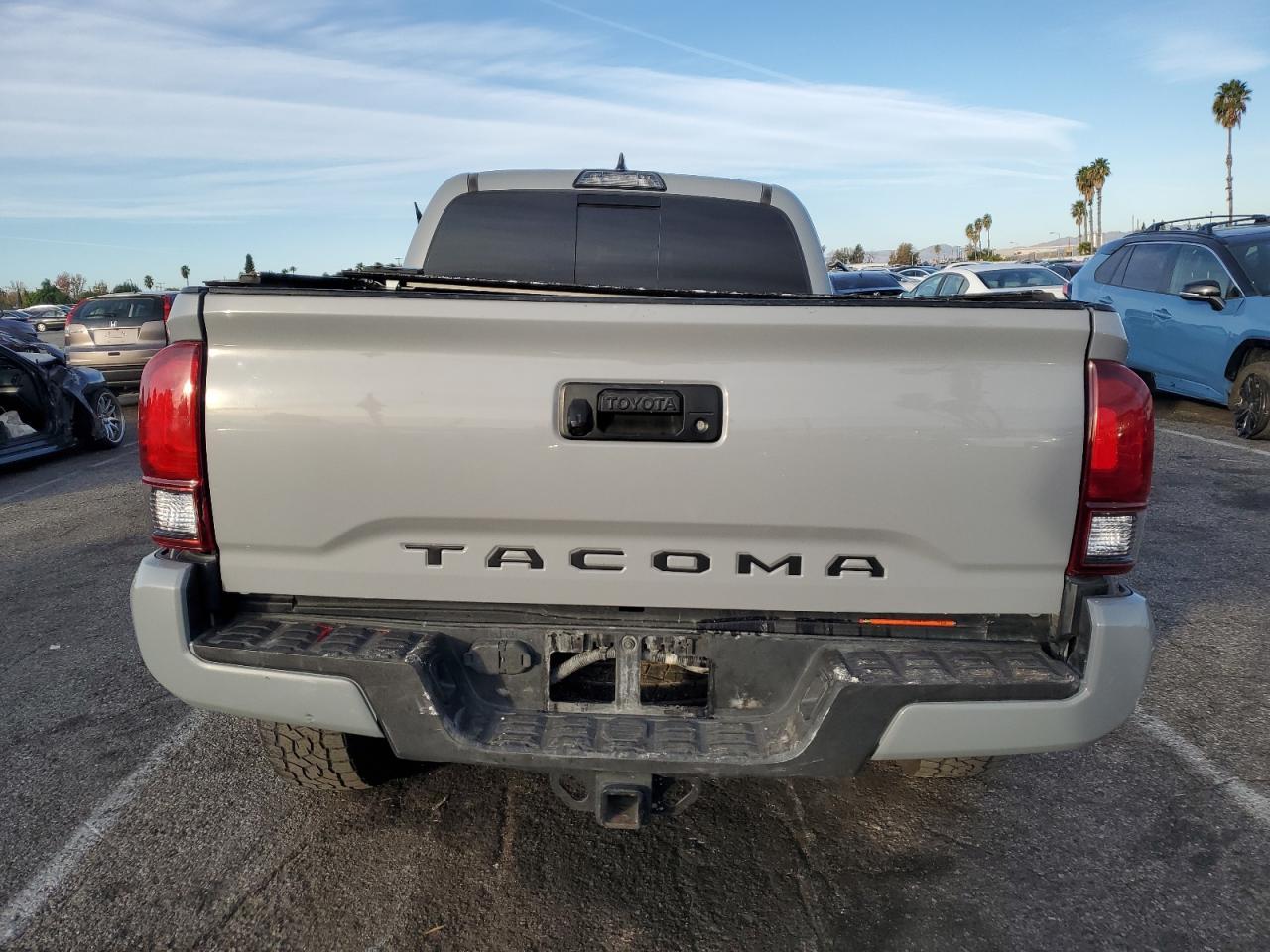 2018 TOYOTA TACOMA DOU - Фото 6