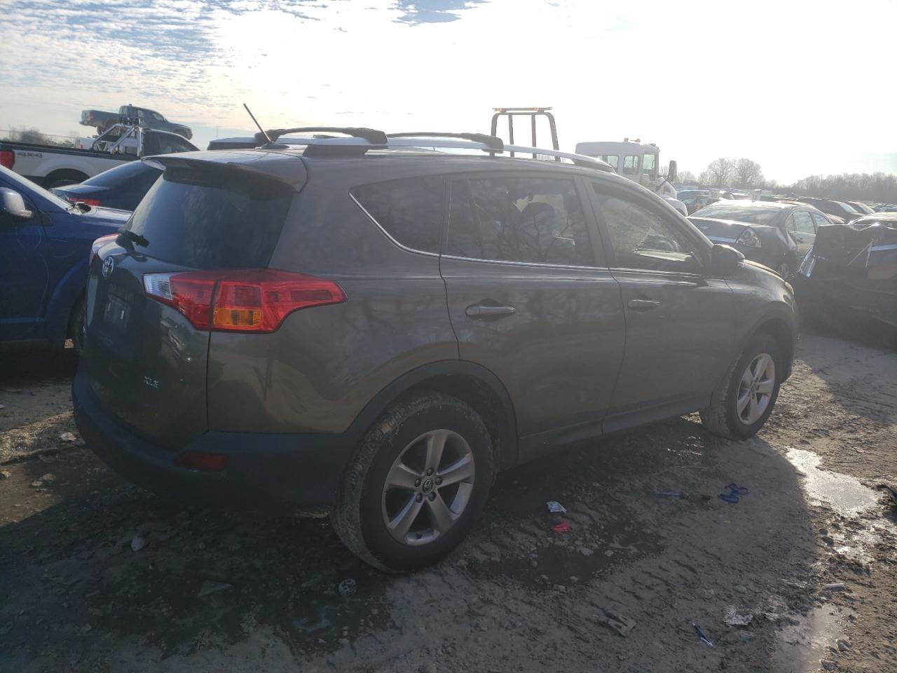 2015 TOYOTA RAV4 XLE - Image 3