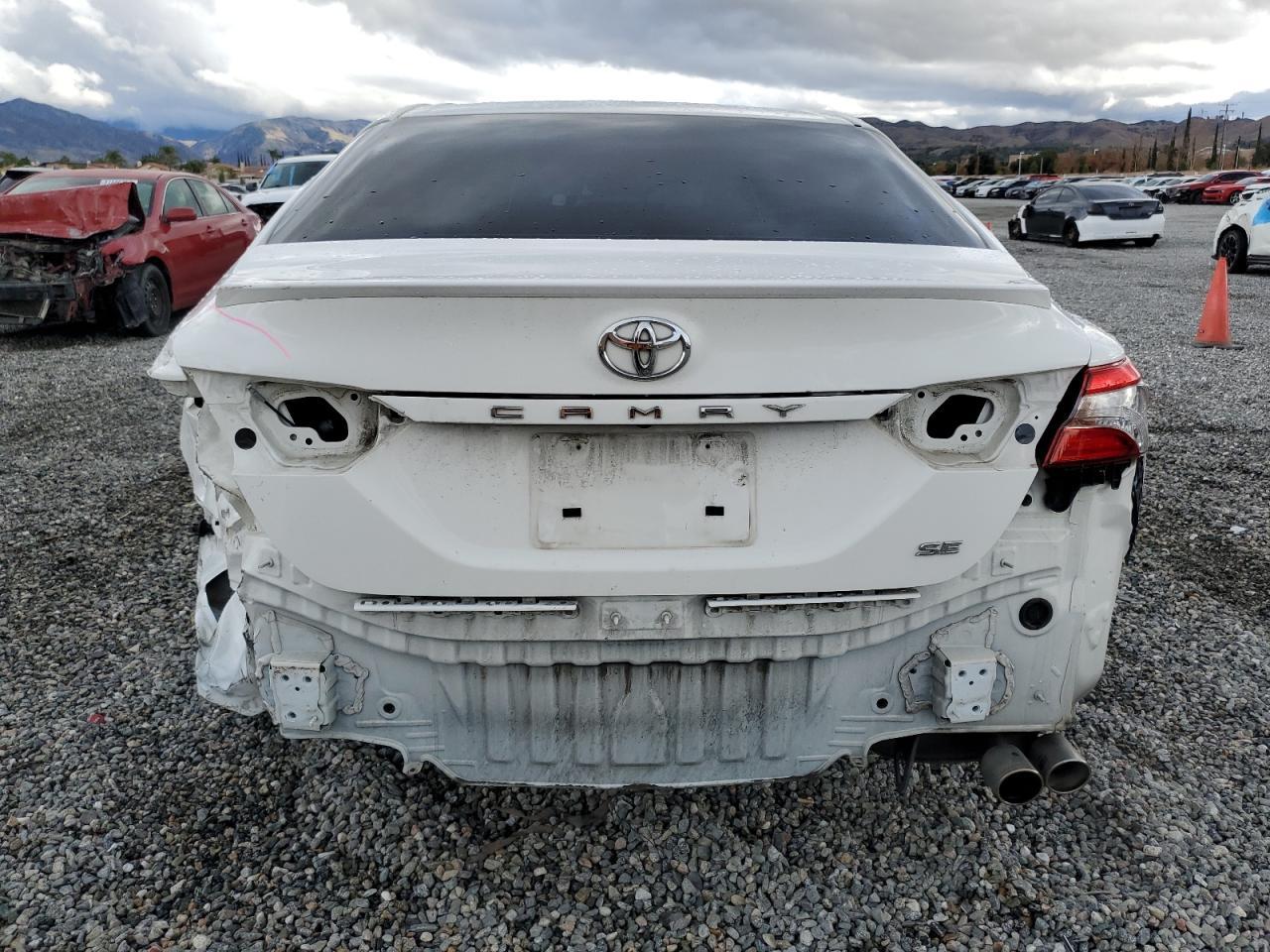 2018 TOYOTA CAMRY L - Фото 6
