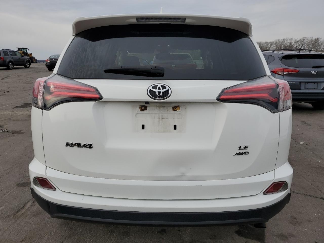 2018 TOYOTA RAV4 LE - Image 6