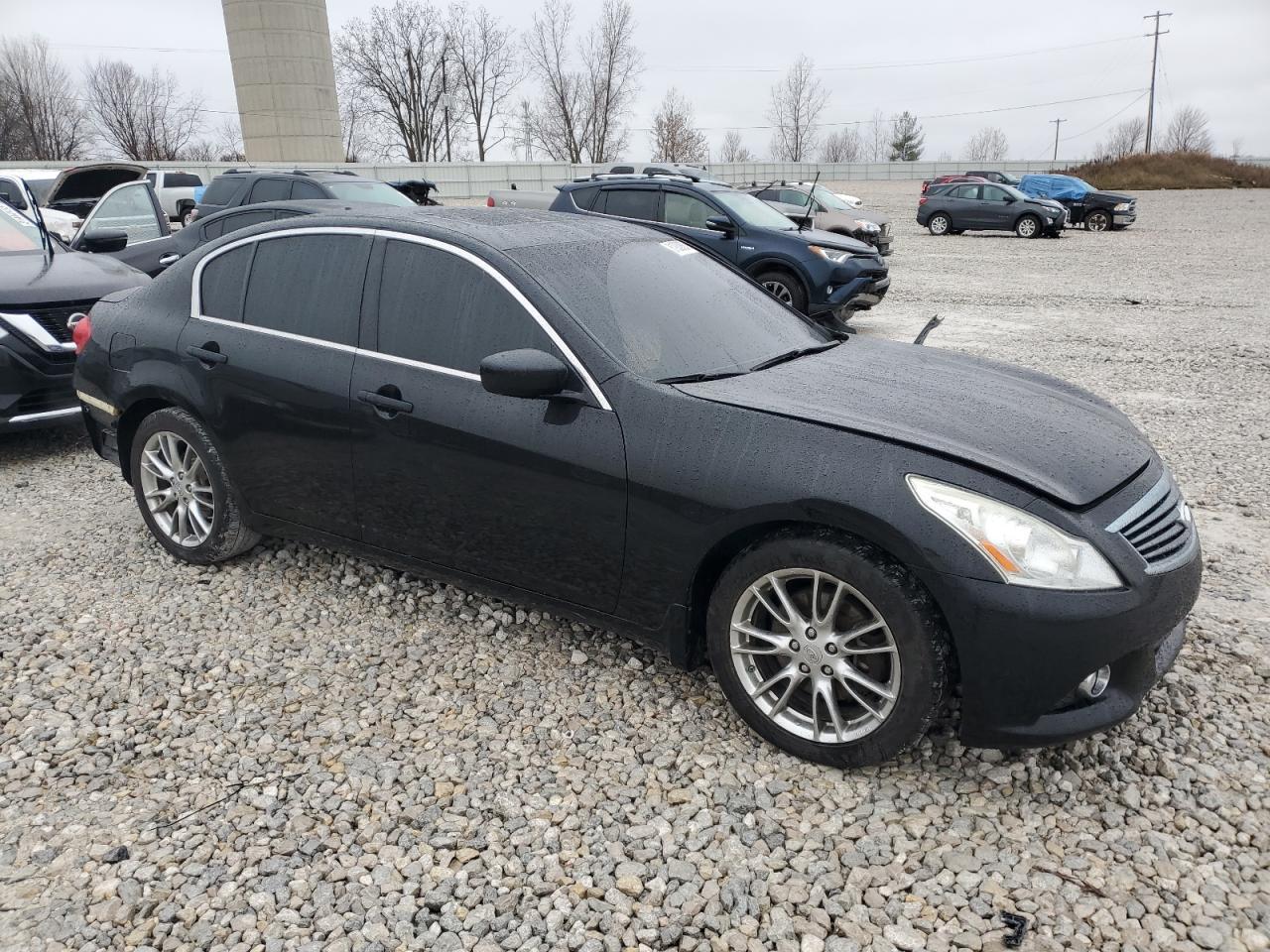 2011 INFINITI G37 - Image 4