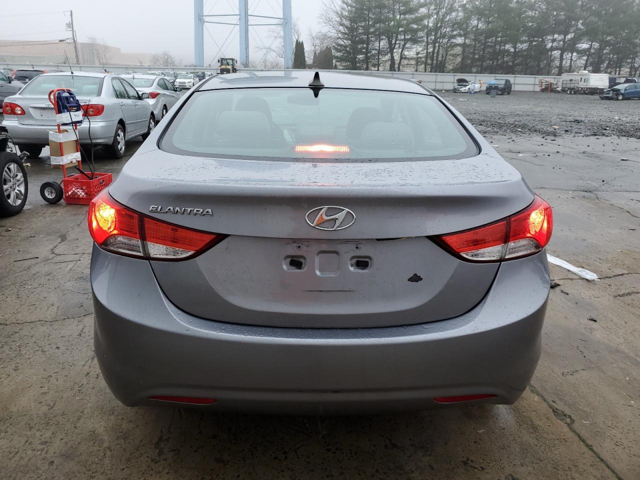 2013 HYUNDAI ELANTRA GL - Image 6