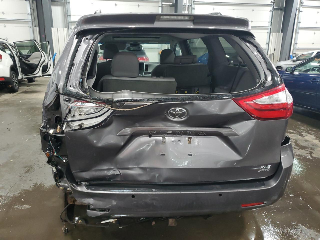 2015 TOYOTA SIENNA XLE - Фото 6