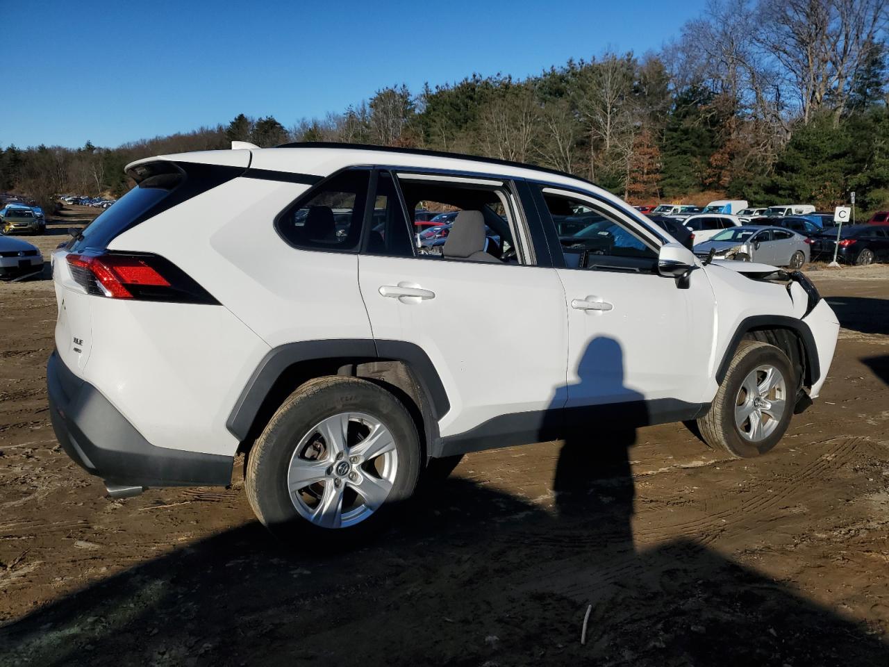 2020 TOYOTA RAV4 XLE - Фото 3