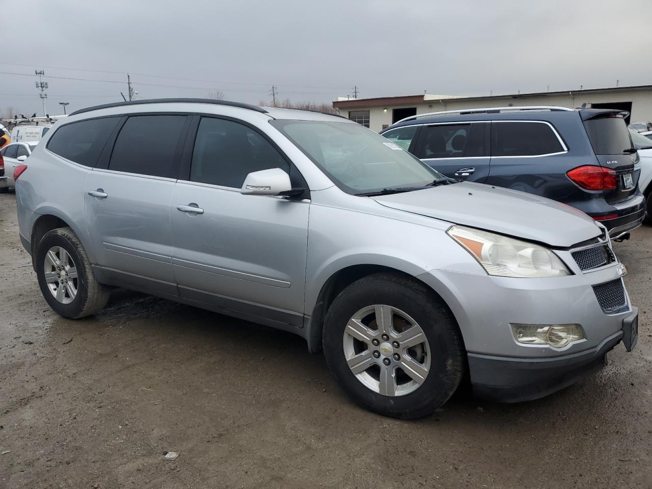 2011 CHEVROLET TRAVERSE L - Image 4