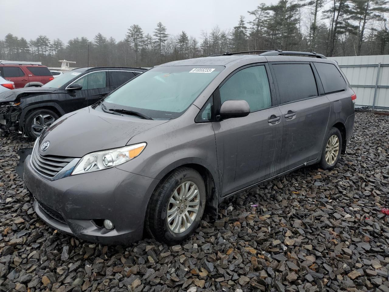 2013 TOYOTA SIENNA XLE car image