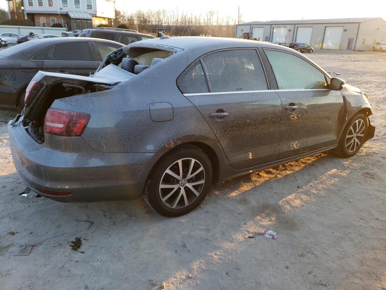 2017 VOLKSWAGEN JETTA SE - Image 3