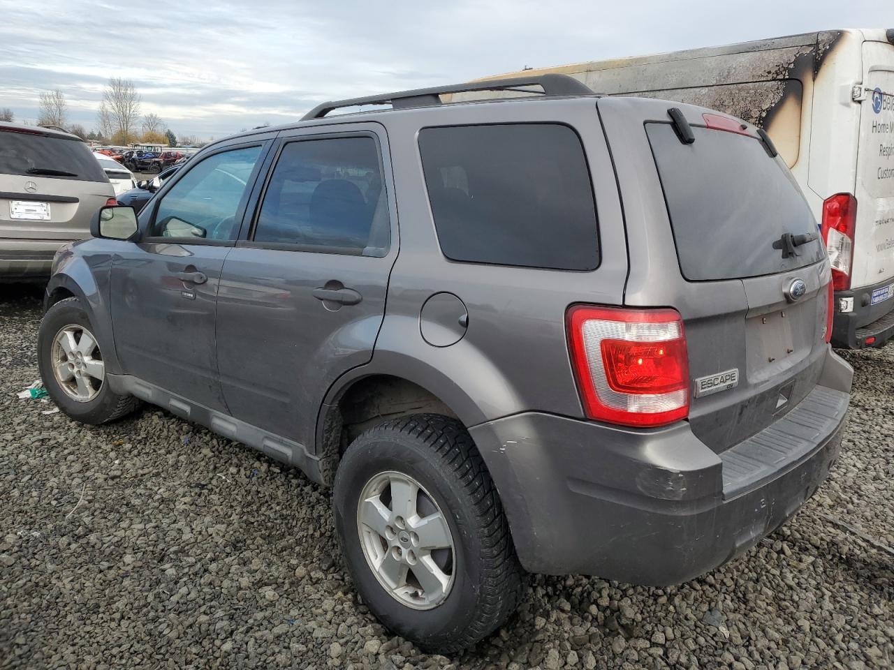 2010 FORD ESCAPE XLT - Image 2