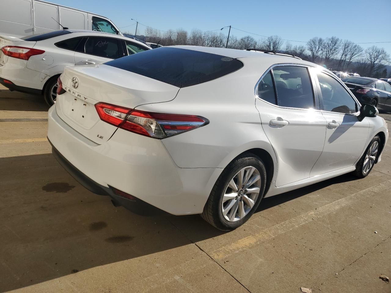 2018 TOYOTA CAMRY L - Фото 3