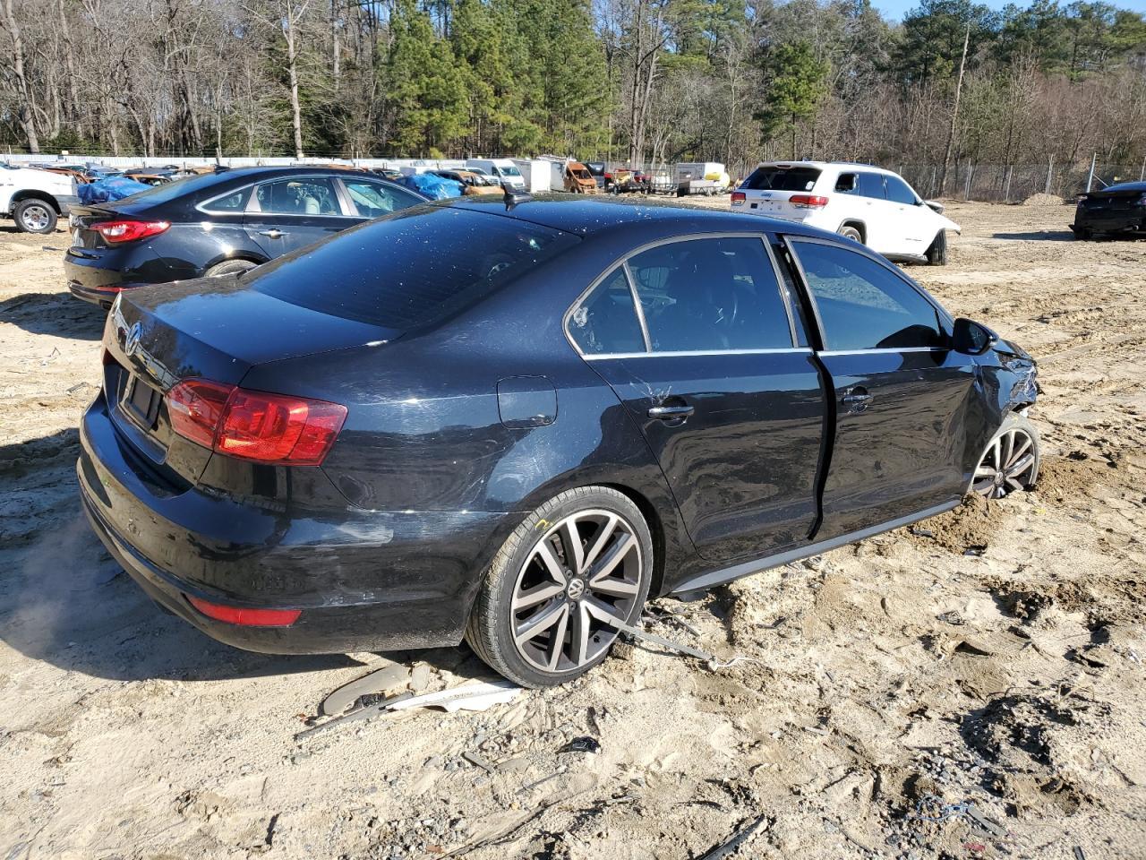 2013 VOLKSWAGEN JETTA GLI - Image 3