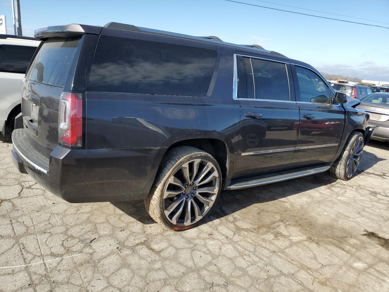 2016 GMC YUKON XL K - Фото 3