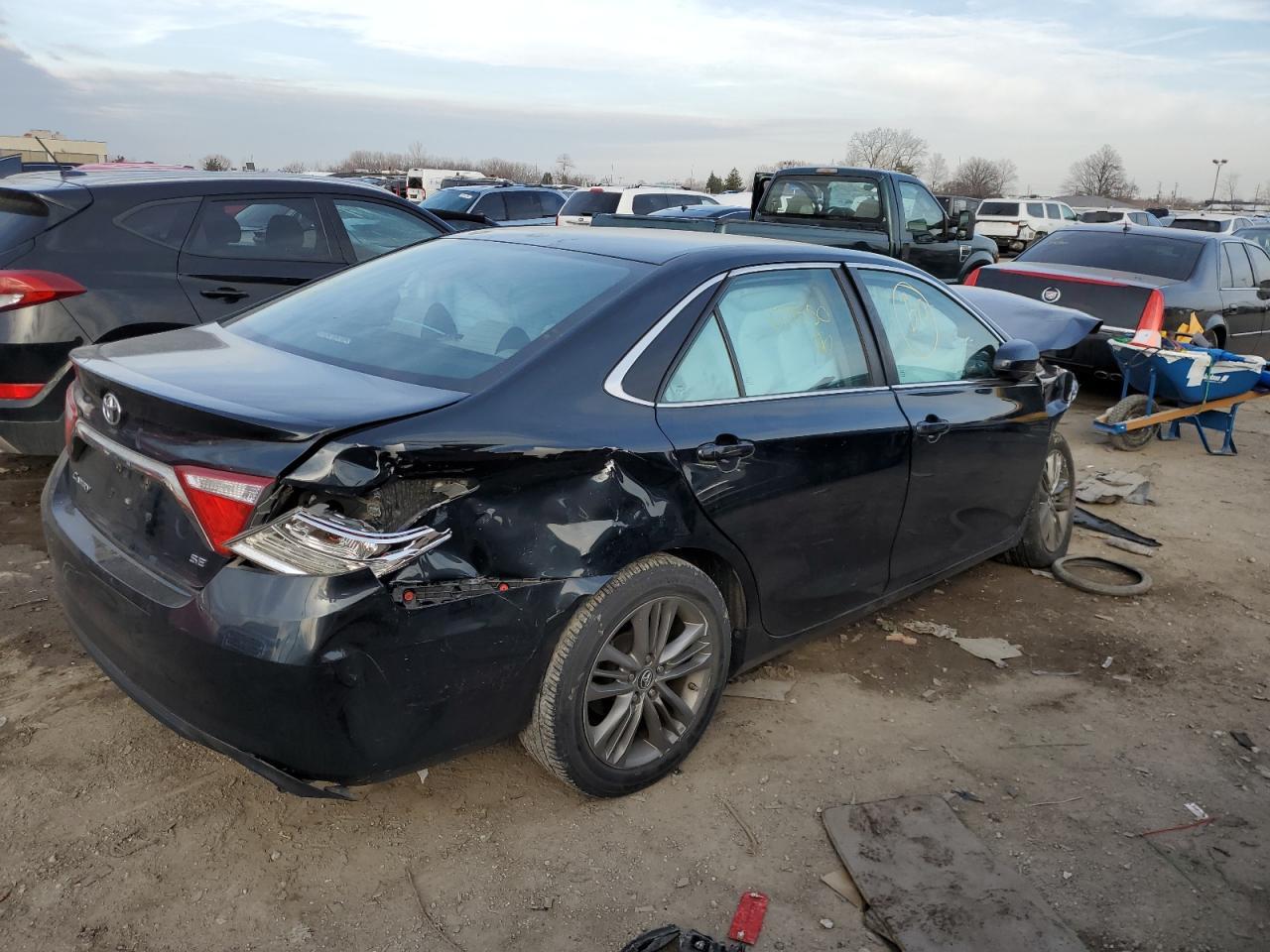 2015 TOYOTA CAMRY LE - Фото 3