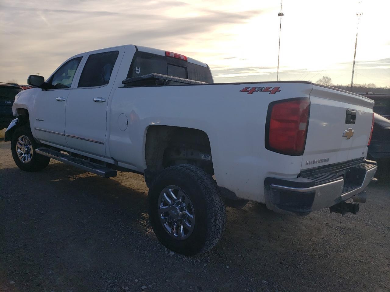 2018 CHEVROLET SILVERADO - Image 2