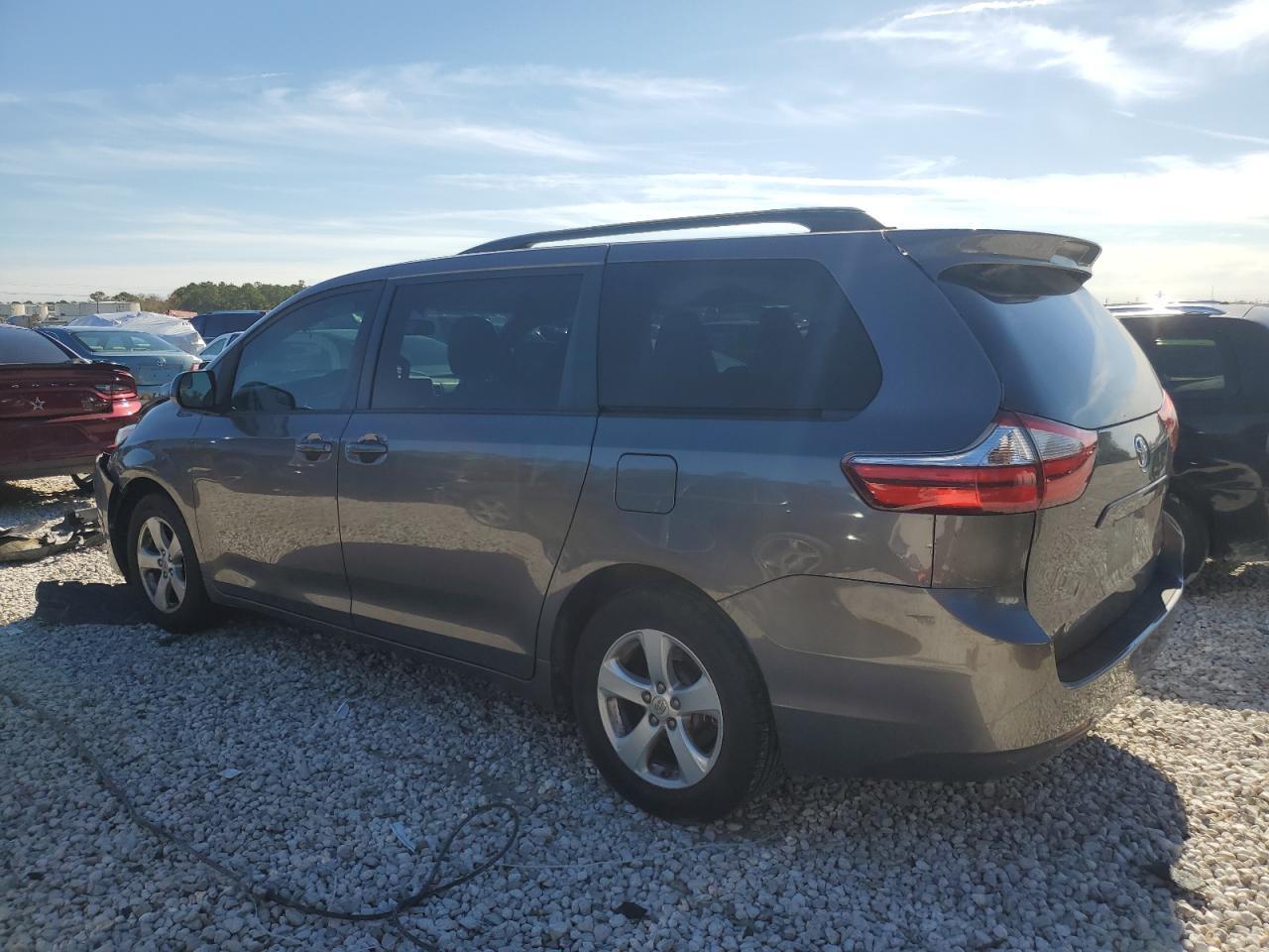 2015 TOYOTA SIENNA LE - Image 2