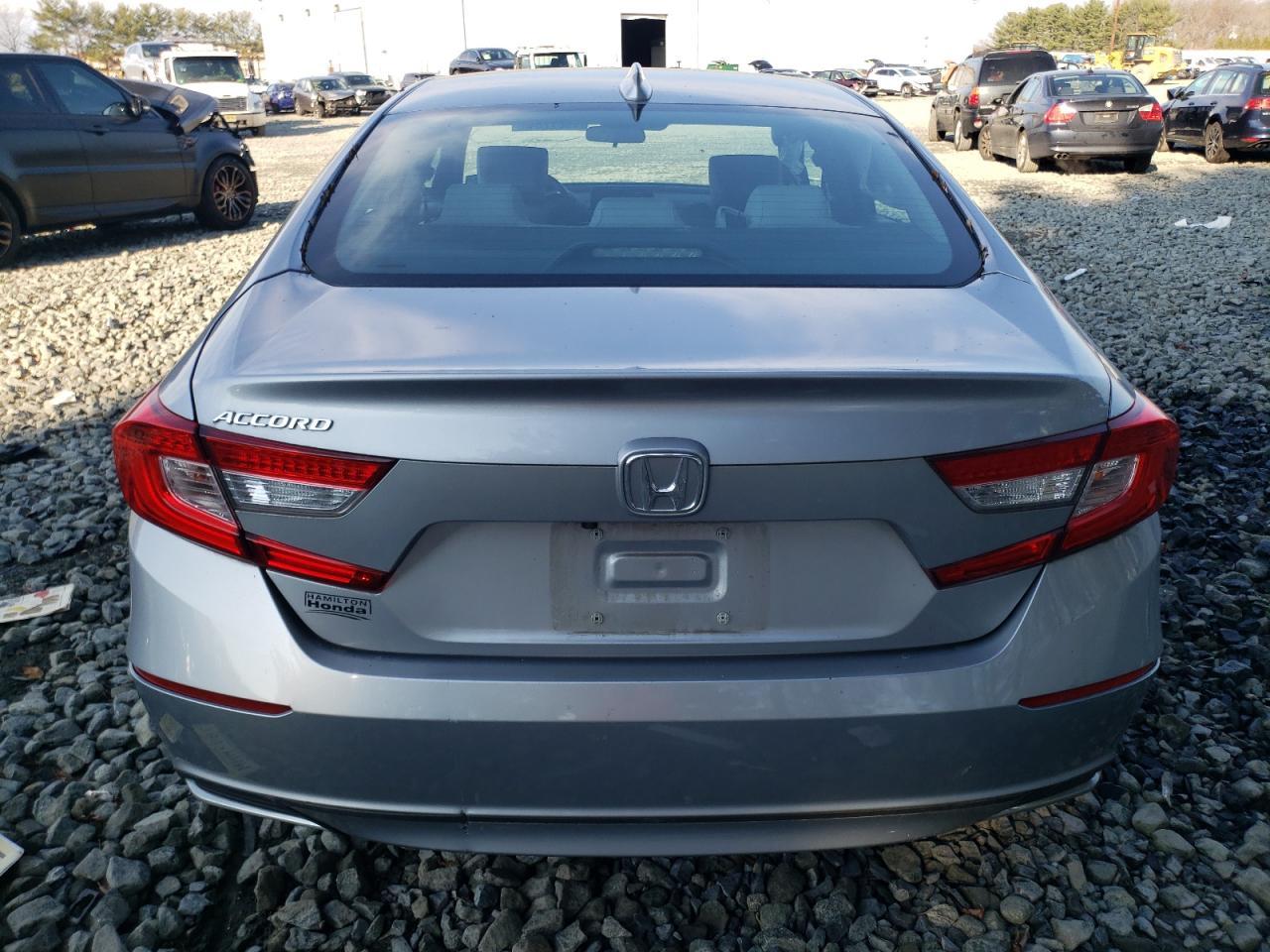 2018 HONDA ACCORD LX - Image 6