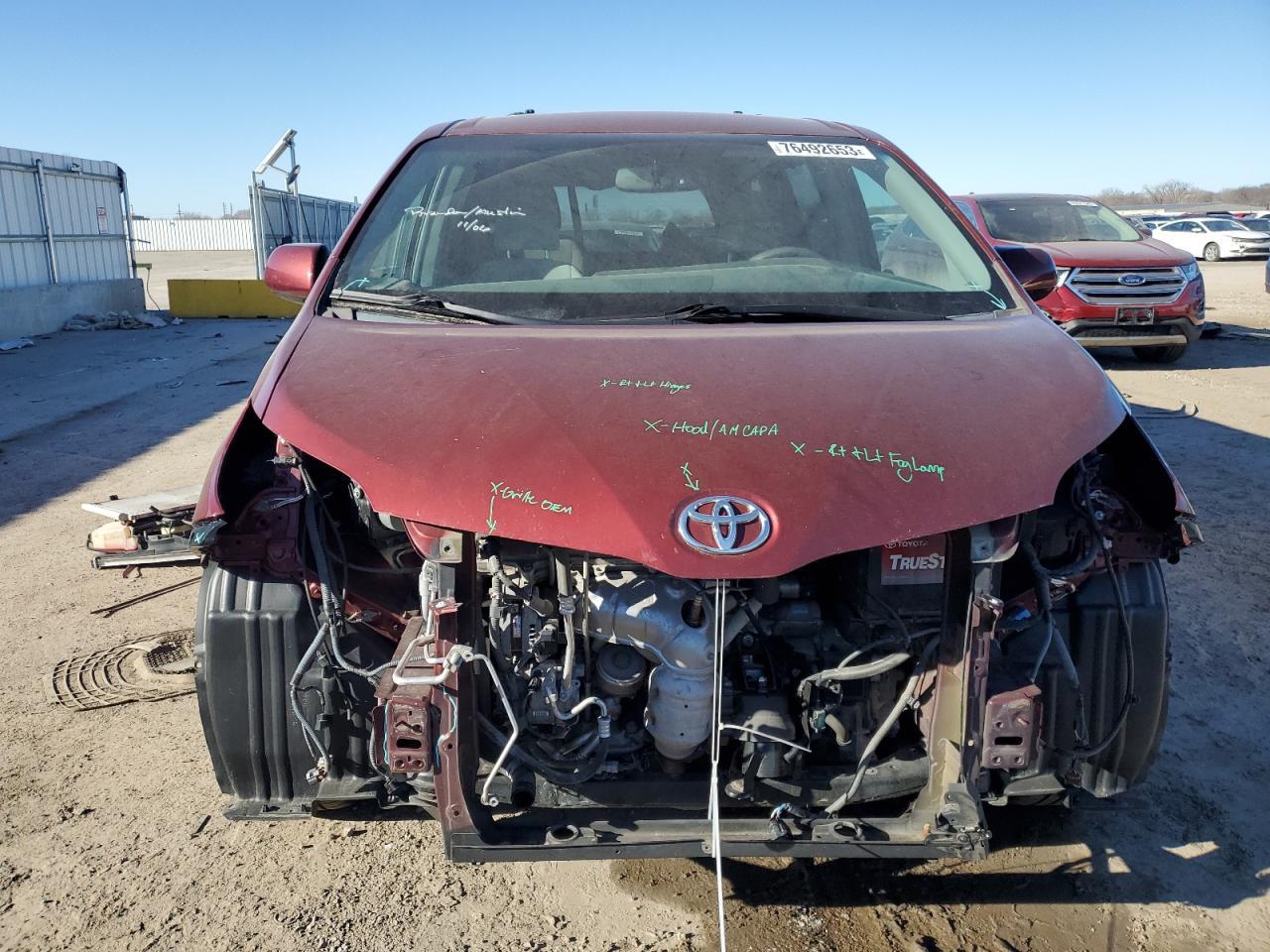 2015 TOYOTA SIENNA LE - Фото 5