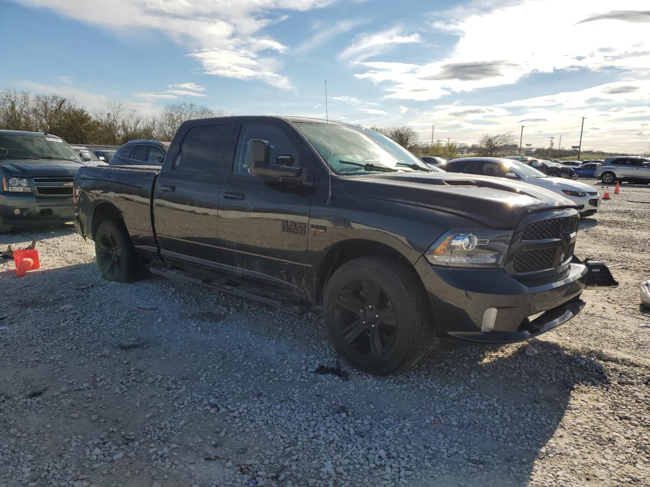 2017 RAM 1500 SPORT - Фото 4
