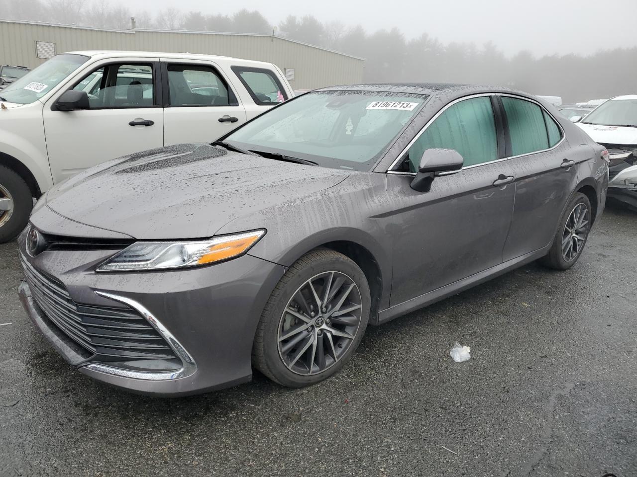 2021 TOYOTA CAMRY XLE car image