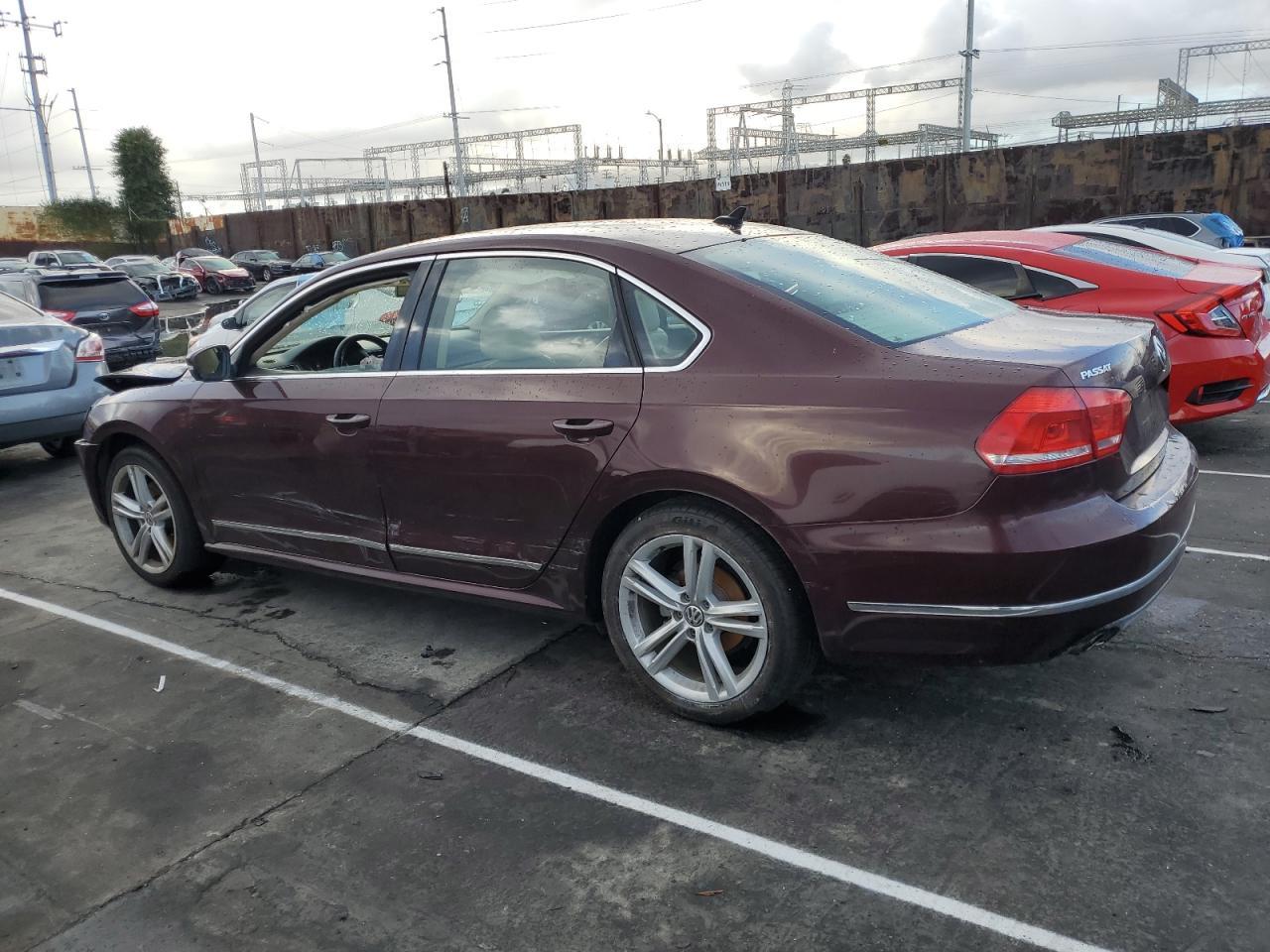 2014 VOLKSWAGEN PASSAT SEL - Фото 2