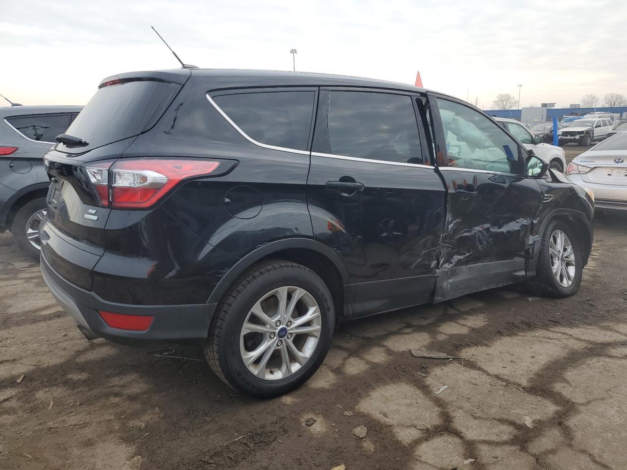2017 FORD ESCAPE SE - Image 3