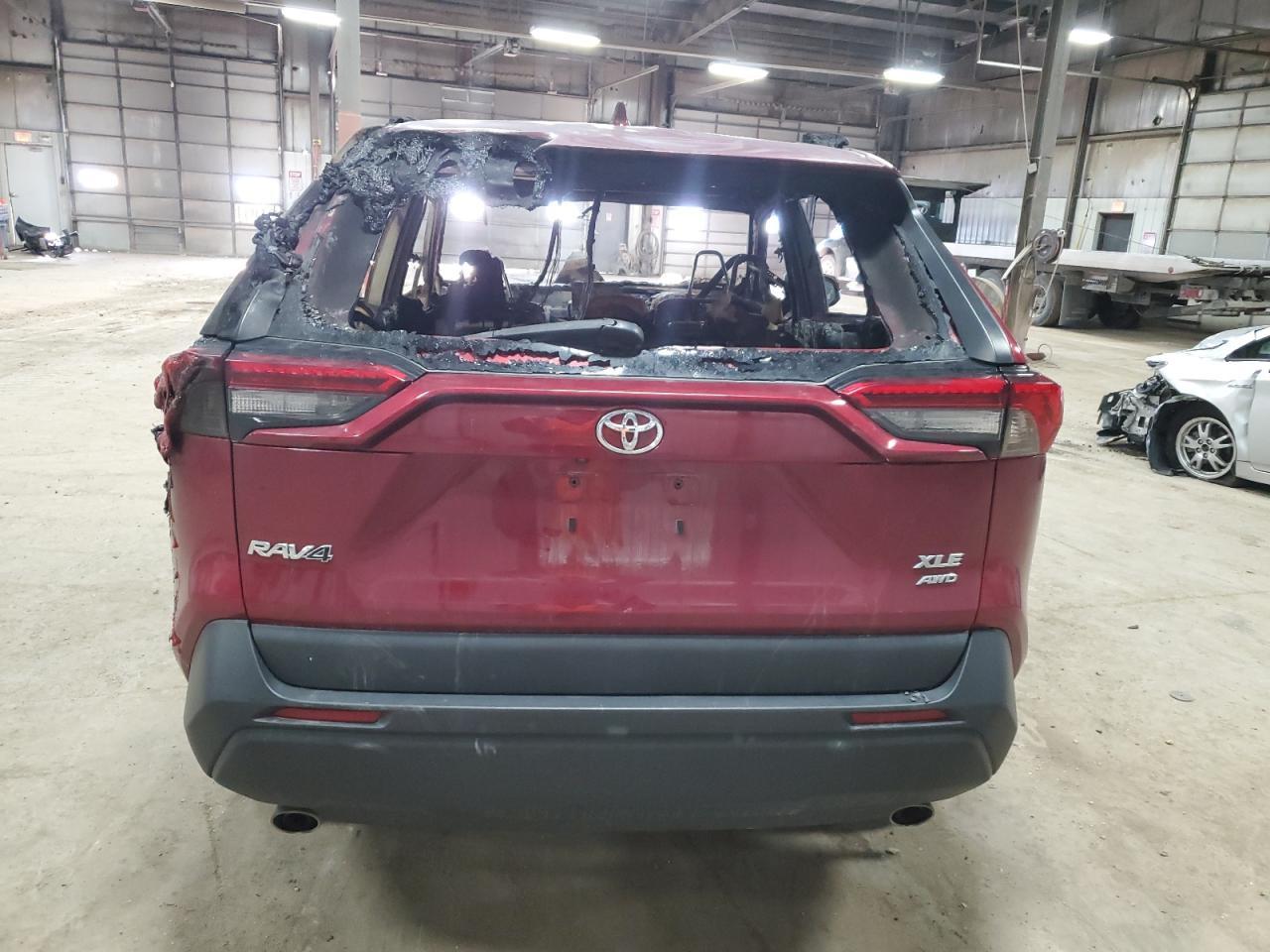 2019 TOYOTA RAV4 XLE P - Фото 6