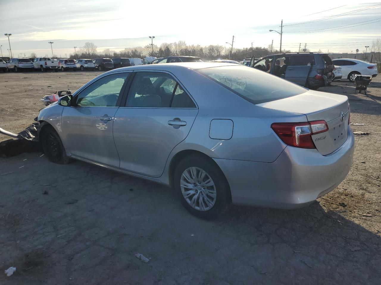 2014 TOYOTA CAMRY L - Фото 2