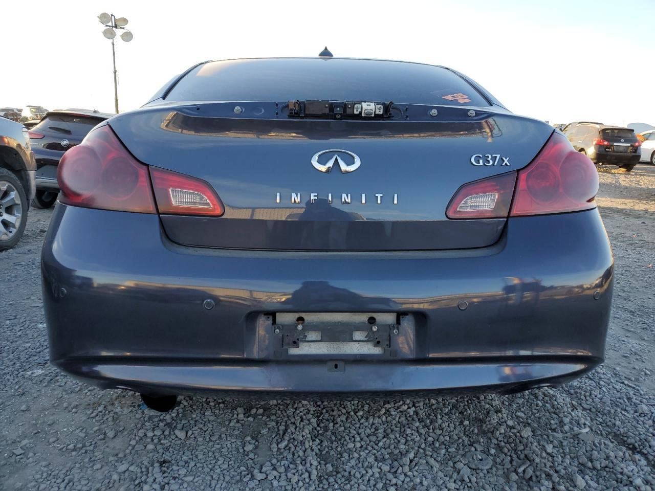 2011 INFINITI G37 - Фото 6