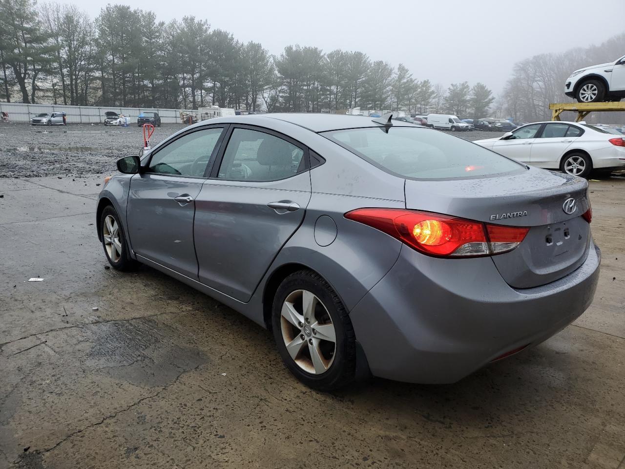 2013 HYUNDAI ELANTRA GL - Image 2