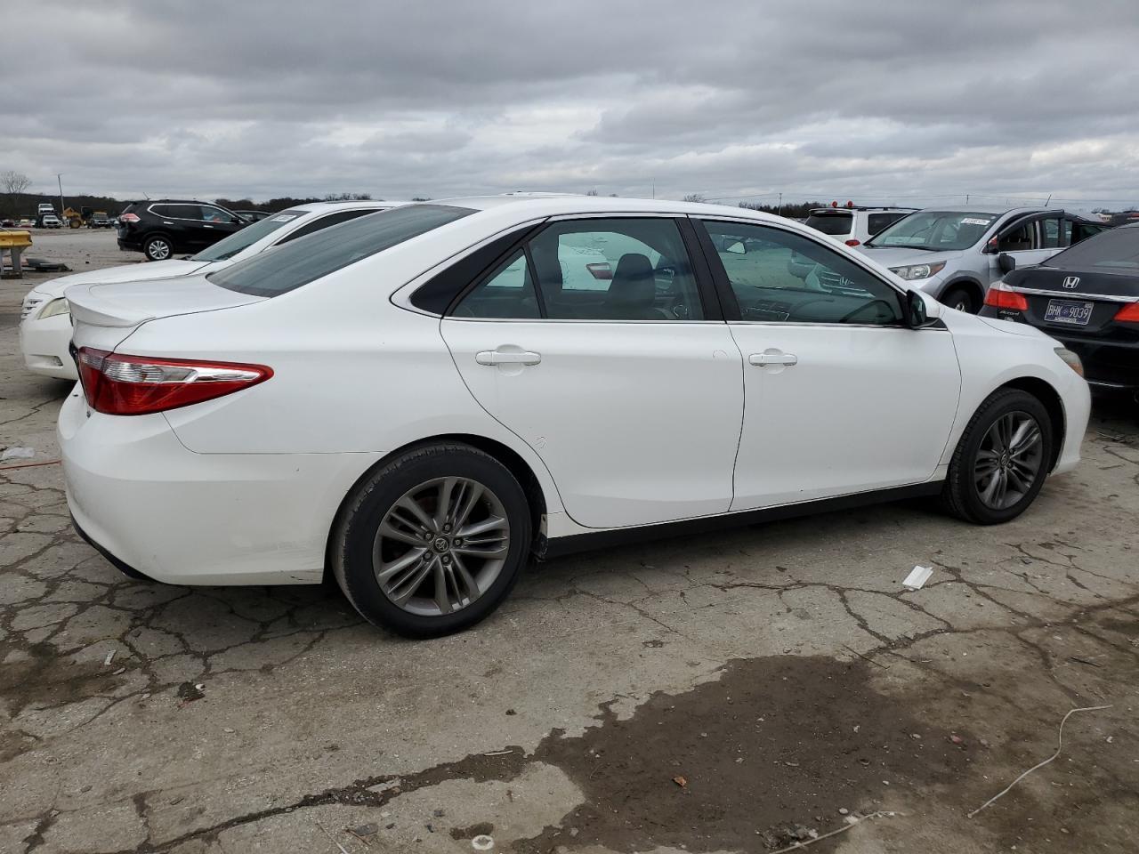 2016 TOYOTA CAMRY LE - Фото 3